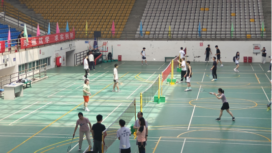 计算机学院参加学校第19届运动会羽毛球比赛